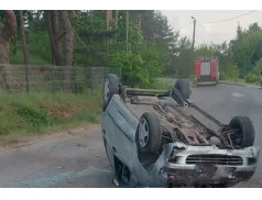 Dachowanie w Grabówcu. Kierowca zbiegł z miejsca wypadku