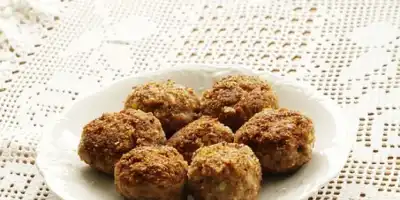 Przepis na kotlety ziemniaczane z kapustą kiszoną.