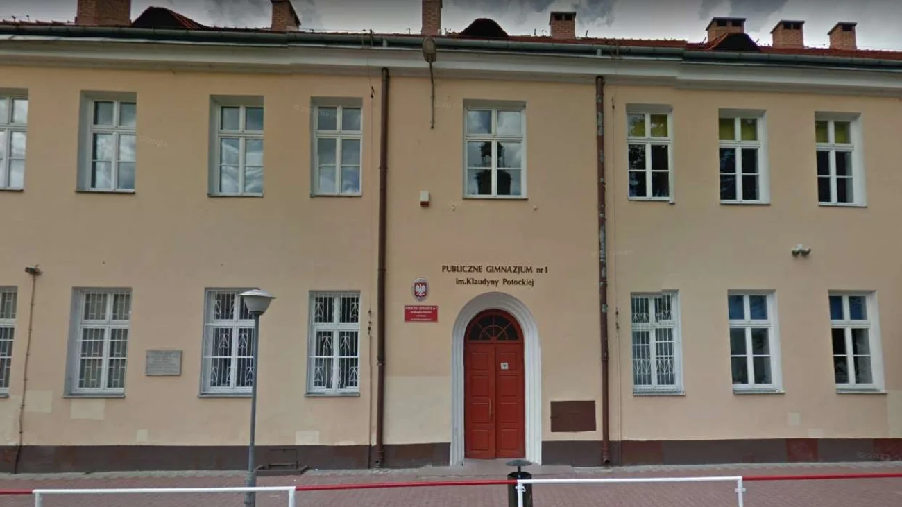 Nadzwyczajna sesja Rady Miejskiej w Pułtusku w sprawie szkoły w Bobach