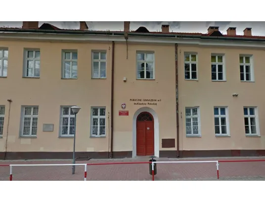 Nadzwyczajna sesja Rady Miejskiej w Pułtusku w sprawie szkoły w Bobach