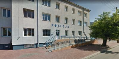 Auto wjechało w siedzibę policji