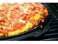 Leniwa pizza z patelni