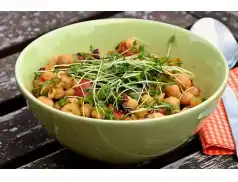 Odchudzająca sałatka z ciecierzycą.