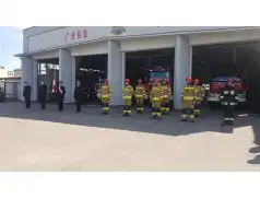 Uroczysta zbiórka z okazji Dnia Strażaka 2020 w Pułtusku. Awanse i odznaczenia.