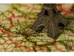 Okiem eksperta. Wieża Eiffla nocą… czyli zasady fotografowania zabytków i eksponatów muzealnych (nie tylko podczas wakacji)