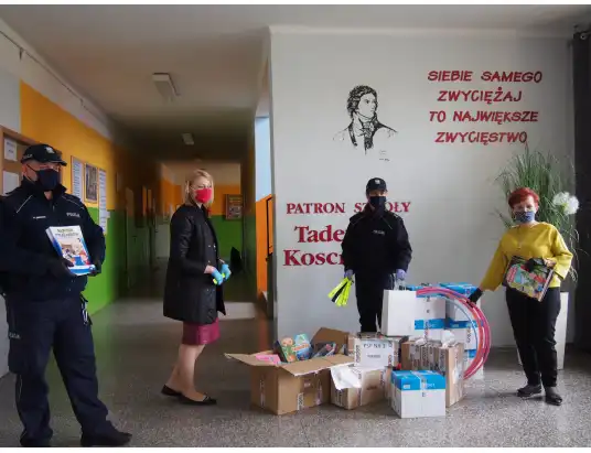 Pułtuska Trójka otrzymała prezent dla uczniów