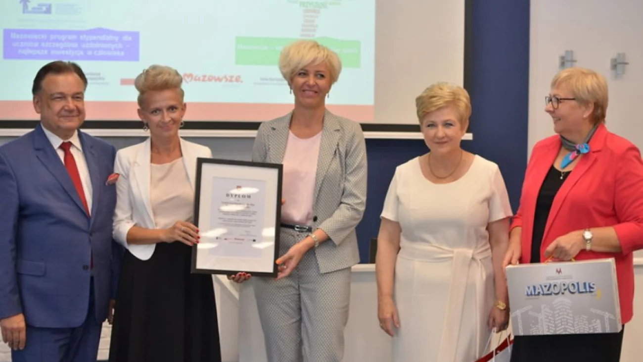 Dorota Sobocińska i Anna Świerczewska -  opiekunowie stypendystów z Ruszkowskiego wyróżnieni 