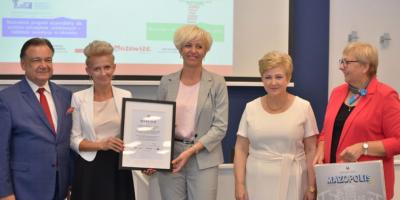 Dorota Sobocińska i Anna Świerczewska -  opiekunowie stypendystów z Ruszkowskiego wyróżnieni 