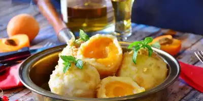 Serowe knedle z truskawkami