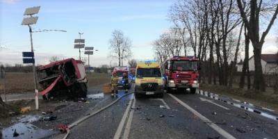 Wypadek w Kacicach pod Pułtuskiem. Są ranni.