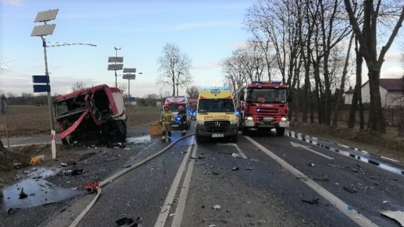 Wypadek w Kacicach pod Pułtuskiem. Są ranni.