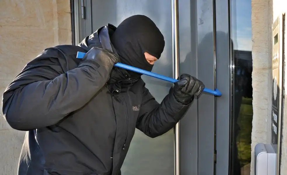 Zabezpecz mieszkanie przed włamaniem! - Policja ostrzega przed złodziejami