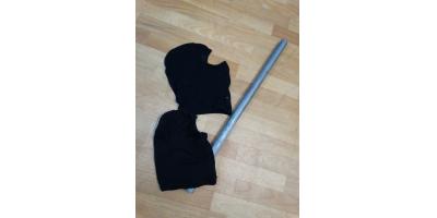 Biegali po Pułtusku w kominiarkach z metalowymi rurami! Zostali już zatrzymani.