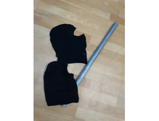 Biegali po Pułtusku w kominiarkach z metalowymi rurami! Zostali już zatrzymani.