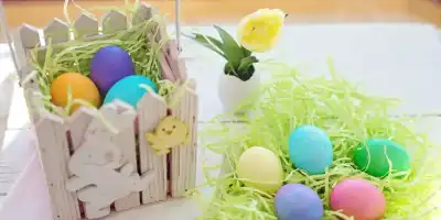 Jajka wielkanocne. Jak udekorować i zabarwić naturalnie jajka?