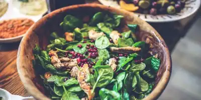 Pyszna sałatka z kurczakiem