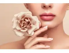 Paznokcie po hybrydzie. Jak wzmocnić ich strukturę i przywrócić naturalny blask?