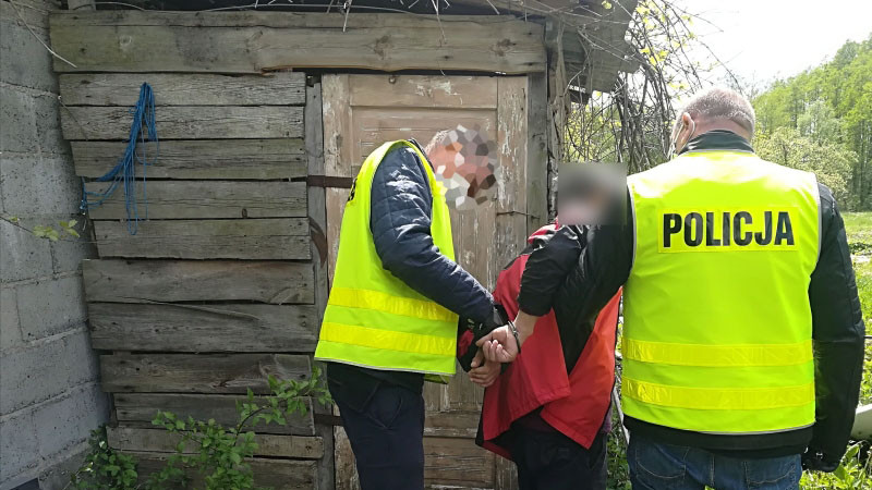Wziął nóż kuchenny i zadał cios współlokatorowi. Policja zatrzymała sprawcę zabójstwa w Pokrzywnicy.