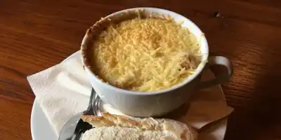 Przepis na zupę cebulową