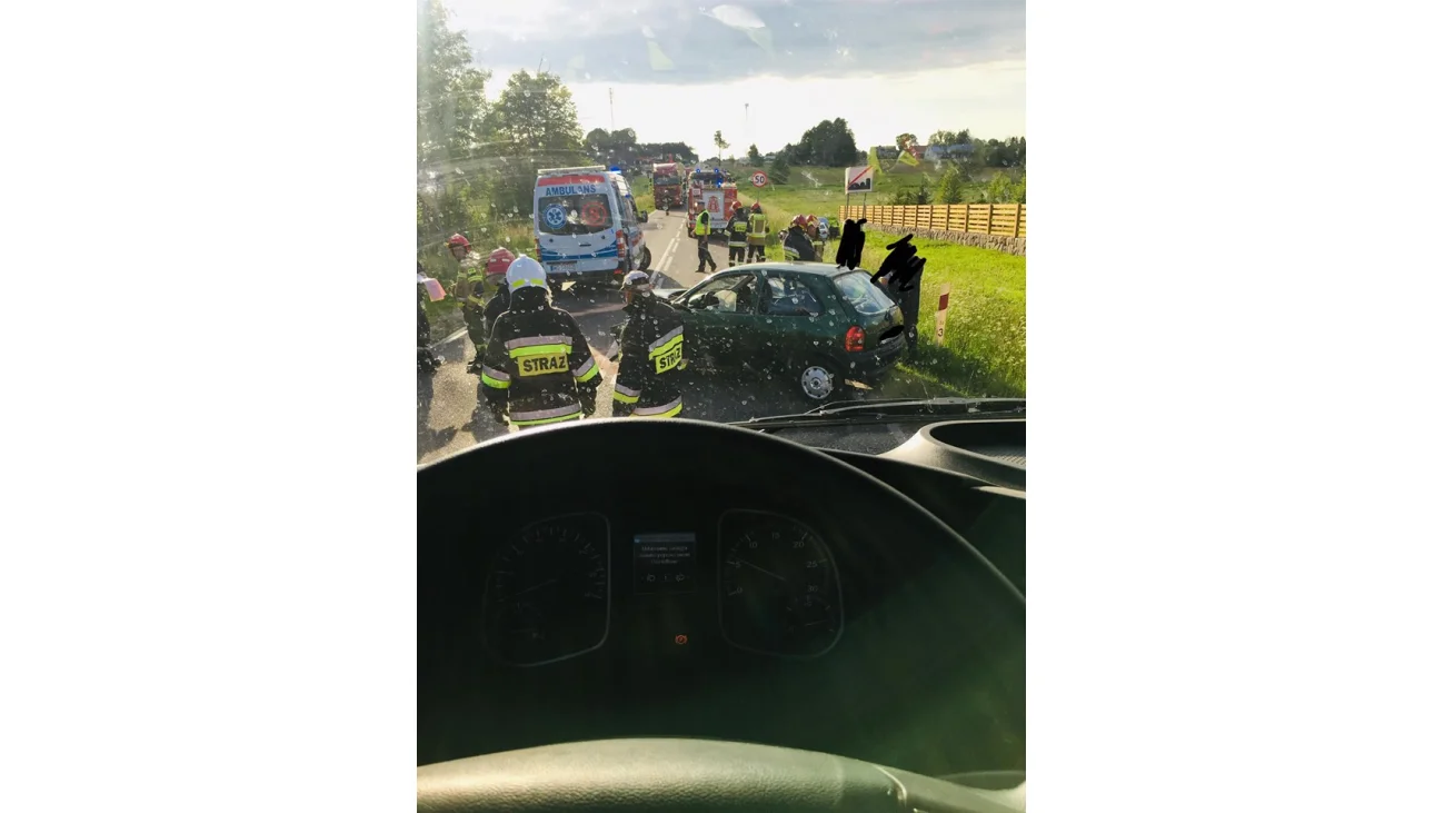 Kolejne zdarzenie drogowe w powiecie pułtuskim, tym razem na DW 618 [Zdjęcia]
