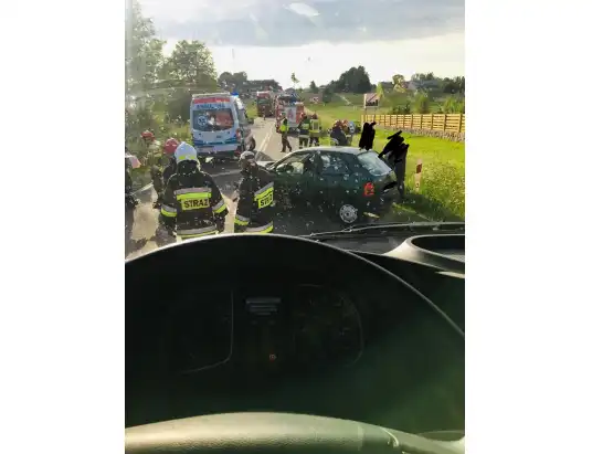 Kolejne zdarzenie drogowe w powiecie pułtuskim, tym razem na DW 618 [Zdjęcia]