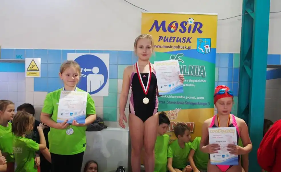 Mikołajkowe zawody pływackie w Pułtusku już dziesiąty raz