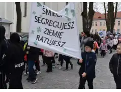 Młodzi z pułtuskiej “Jedynki” manifestowali proekologiczne zachowania z okazji Dnia Ziemi