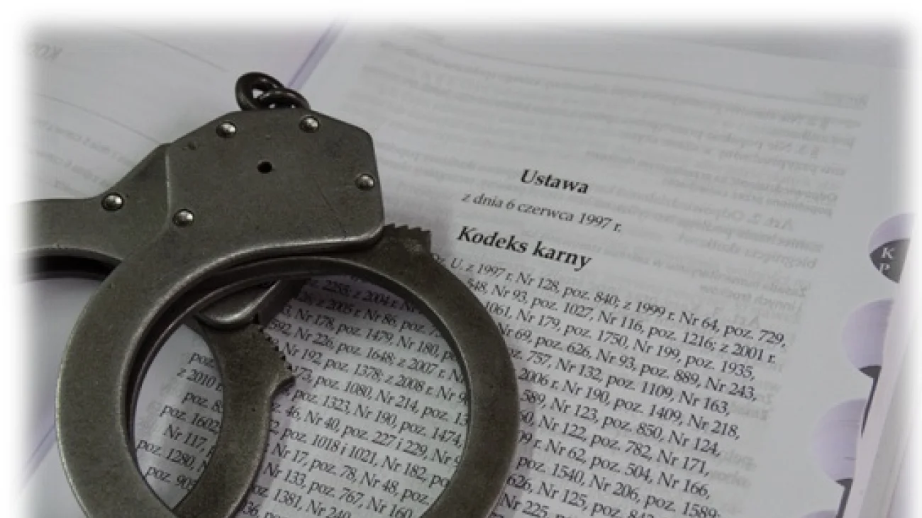 60 latka znieważyła dzielnicową w Pułtusku oraz zniszczyła jej mundur. Odpowie teraz przed sądem