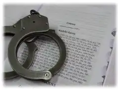 Poszukiwany przez prokuraturę i z dożywotnim zakazem kierowania – zatrzymany przez legionowską policję  