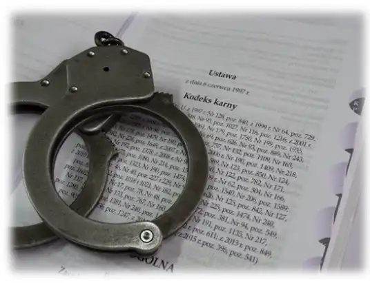 60 latka znieważyła dzielnicową w Pułtusku oraz zniszczyła jej mundur. Odpowie teraz przed sądem