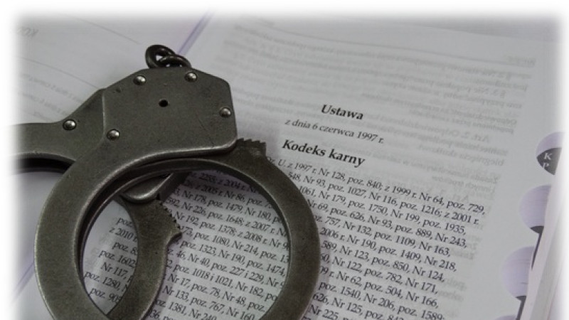 60 latka znieważyła dzielnicową w Pułtusku oraz zniszczyła jej mundur. Odpowie teraz przed sądem