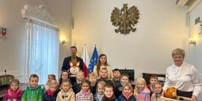 Wizyta przedszkolaków w Urzędzie Miejskim z okazji Święta Dyni