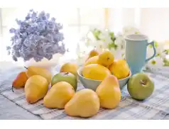 Spowalniają starzenie się skóry i poprawiają trawienie. Dlaczego warto jeść gruszki?