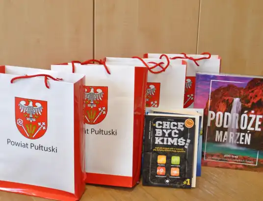 Najlepsi uczniowie nagrodzeni przez pułtuskie Starostwo