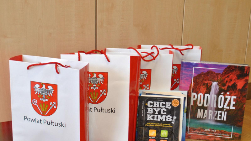 Najlepsi uczniowie nagrodzeni przez pułtuskie Starostwo