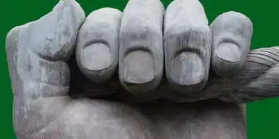 Dlaczego paznokcie się rozdwajają? 